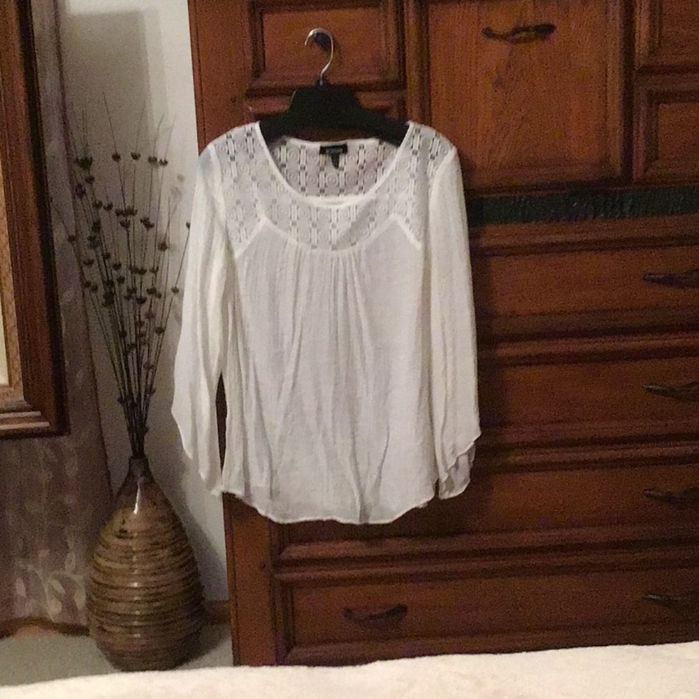 Size extra large b design blouse. New, tag missing.